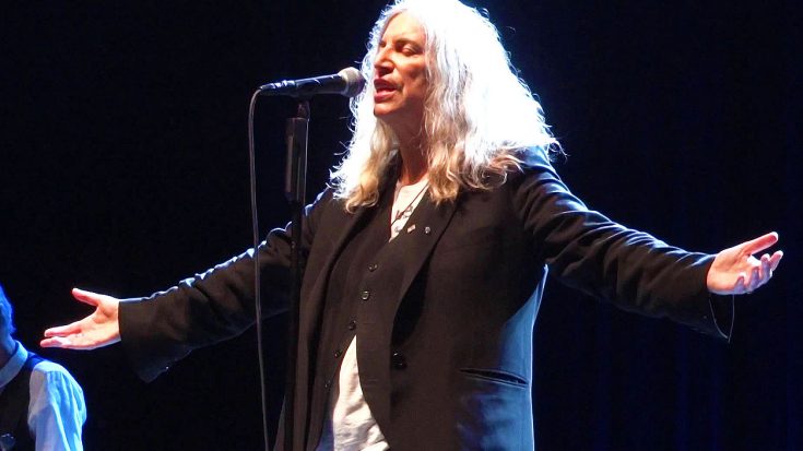 Patti Smith Pays Homage To Oakland Fire Victims With Emotional Performance Of “Peaceable Kingdom” | Society Of Rock Videos