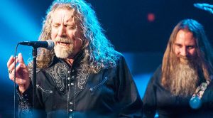 Robert Plant Returns To The Stage For Thrilling Performance Of “Babe I’m Gonna Leave You”!