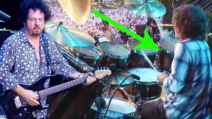 Toto Perform Hold The Line In 12 Drummer Rips Insane Drum Solo Society Of Rock