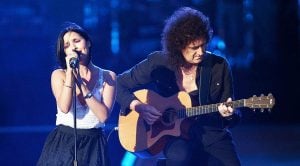 Brian May Brings His Friend Andrea Corr On Stage For Beautiful Performance Of This Classic Queen Hit!