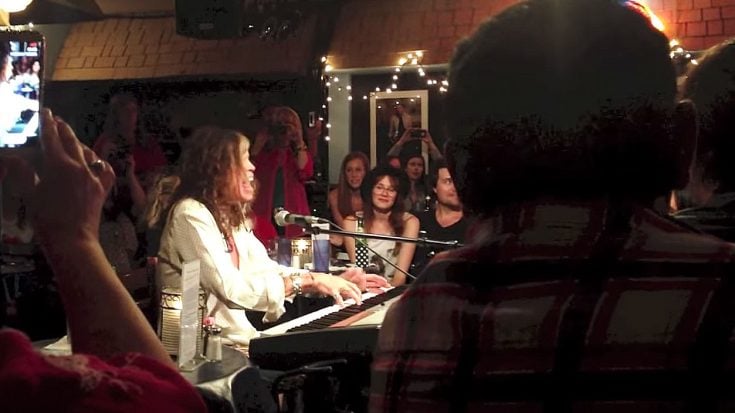 You’re Sitting In A Cafe, Then Steven Tyler Unexpectedly Jumps On The Piano And Then… Well… | Society Of Rock Videos