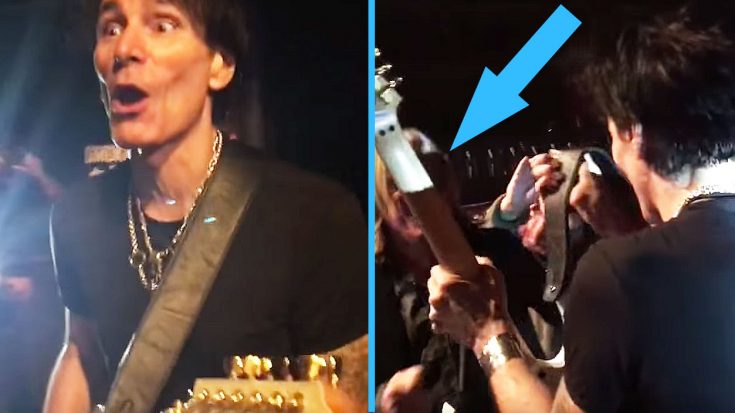 With His Guitar In Hand, Steve Vai Steps Off Stage And Does The Unthinkable! | Society Of Rock Videos