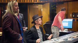 Things Get Awkward When Vince Neil And Boy George Have To Come Together To Write One Song…
