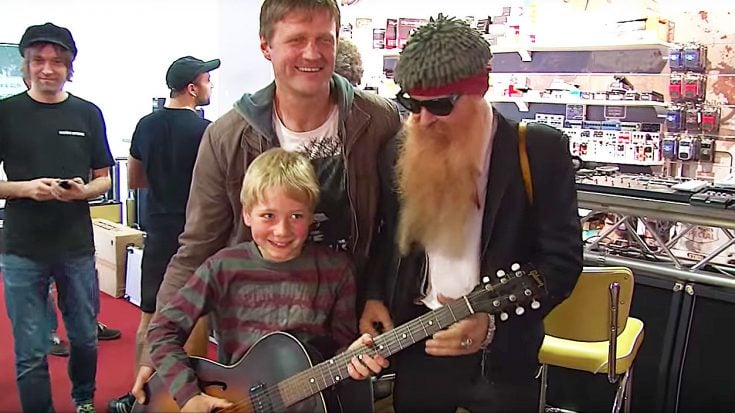 Billy Gibbons Drops By Music Shop—People Immediately Start Filming! | Society Of Rock Videos