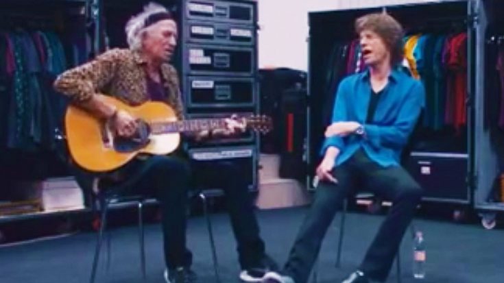 Caught On Camera: Keith Richards And Mick Jagger Jam A Funky Improvised Acoustic Set Backstage! | Society Of Rock Videos