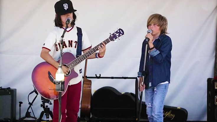 Two 10-Year Olds Amaze Crowd With Jaw-Dropping Acoustic Cover Of Bryan Adams’ “Summer Of 69” | Society Of Rock Videos