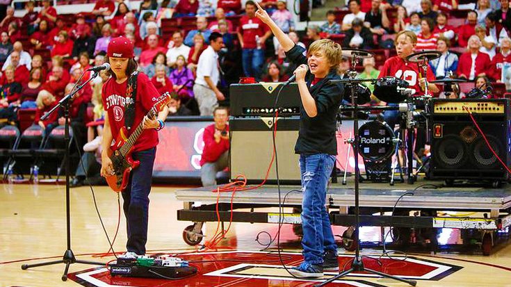 6th Graders Shred Unbelievable Cover Of AC/DC’s “T.N.T.” During Halftime Of College Basketball Game! | Society Of Rock Videos