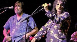 Jim Carrey Is Almost Unrecognizable In This Epic “School’s Out” Jam With Alice Cooper