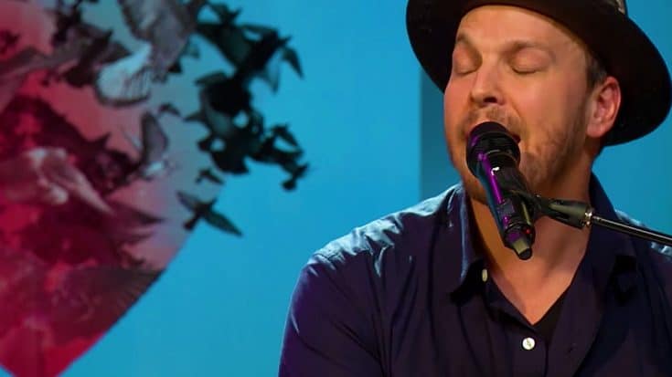 Hold Onto Your Heart – Gavin DeGraw Is Out To Steal It In This ‘Something Worth Saving’ Performance | Society Of Rock Videos