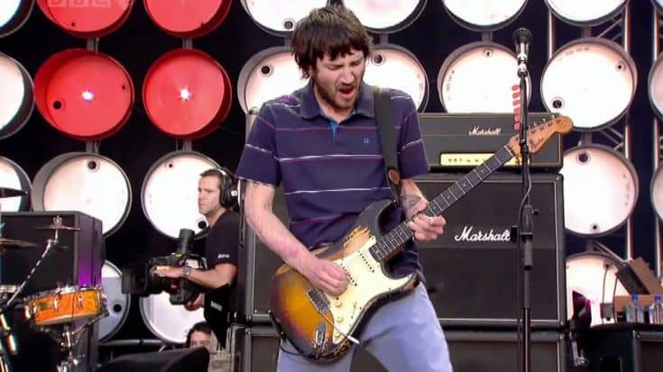 Red Hot Chili Peppers Guitarist Plays One Opening Riff, And This Crowd Goes Loses Their Damn Minds! | Society Of Rock Videos