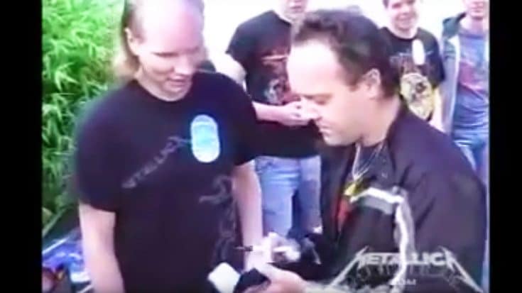 Metallica Fan Hands Something To Lars Ulrich That He Hadn’t Seen In 25 Years! | Society Of Rock Videos