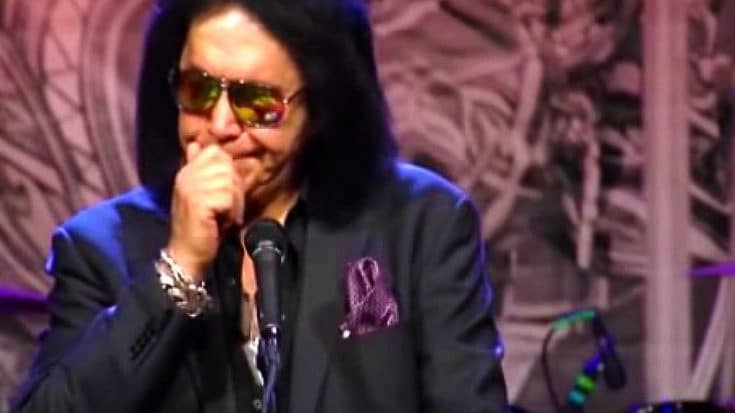 Gene Simmons Cries Through Loving Eulogy To Late Legend Chuck Berry | Society Of Rock Videos