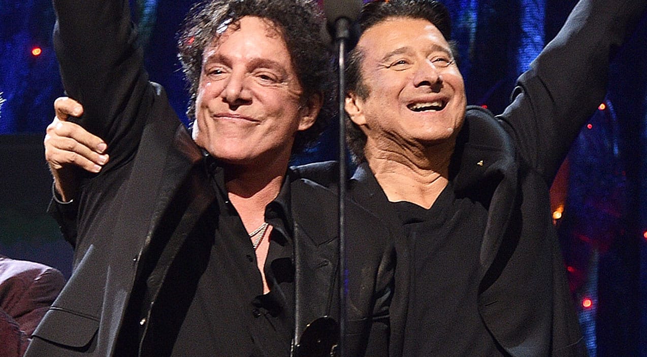 After 20 Long Years Away, Steve Perry Finally Joins Journey Onstage
