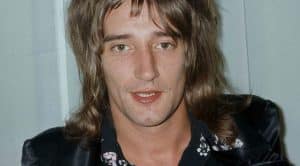 35 Years Ago: Rod Stewart Suffers The Most Terrifying Encounter Of His Life – In Front Of His Daughter
