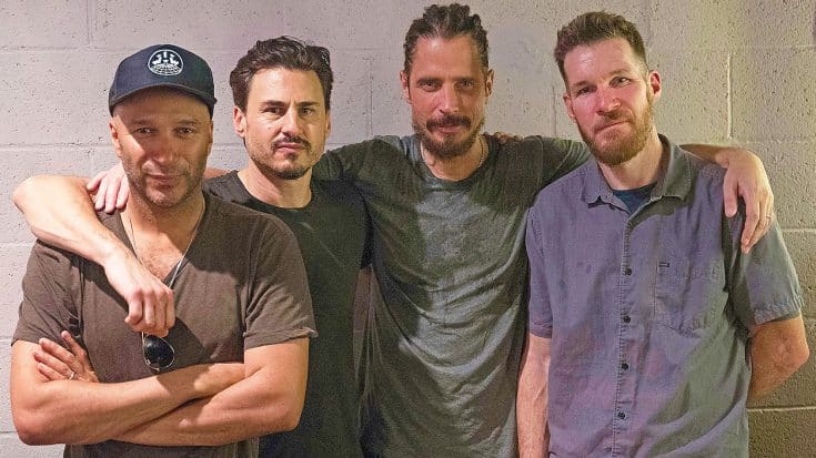 Caught On Camera: Surviving Members of Audioslave Honor Chris Cornell With Emotional Tribute | Society Of Rock Videos