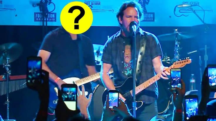 Eddie Vedder Covers Neil Young In Boston, And Is Joined On Stage By A Guest You’d NEVER Expect! | Society Of Rock Videos