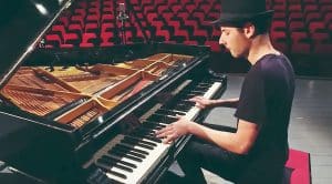 Musician Turns Queen’s “Don’t Stop Me Now” Into A Piano-Written Masterpiece!