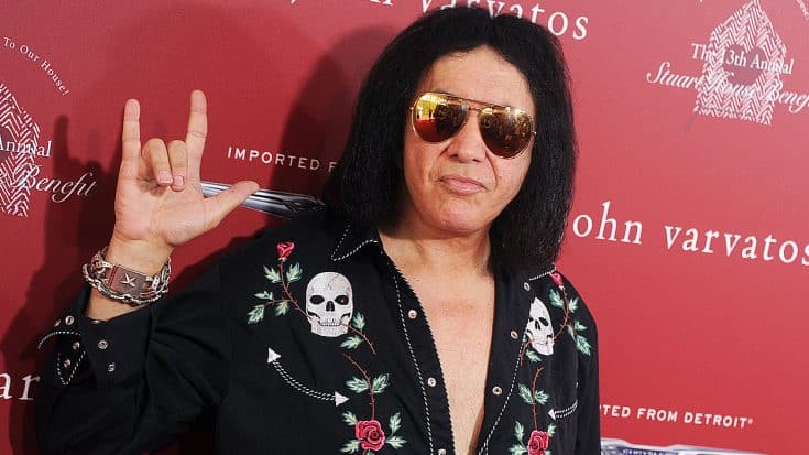 Gene Simmons Has Two Different Stories On How He Created His ‘Signature’ Devil-Horns Hand Gesture… | Society Of Rock Videos