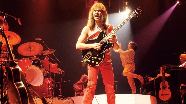 After All These Years, Steve Howe’s Live Guitar Solo Is Sure To Put All Other Guitarists To Shame | Society Of Rock Videos