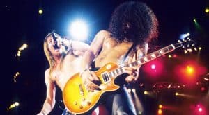 Slash Takes The Stage And Shreds What Many Guns N’ Roses Fans Refer To As His Best Solo Ever!