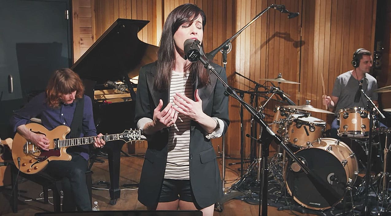 This Band Plays Plays "House Of The Rising Sun" And The Singer's Voice Is Truly Powerful