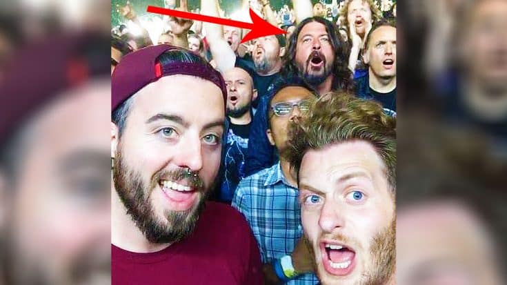 Camera Catches Dave Grohl Rocking Out With Fans In A Moshpit At Metallica’s Most Recent Gig! | Society Of Rock Videos