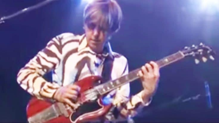 Back In 2006, Eric Johnson Shredded This Badass Version of ‘Cliffs of Dover’ That Left Everyone In Awe!