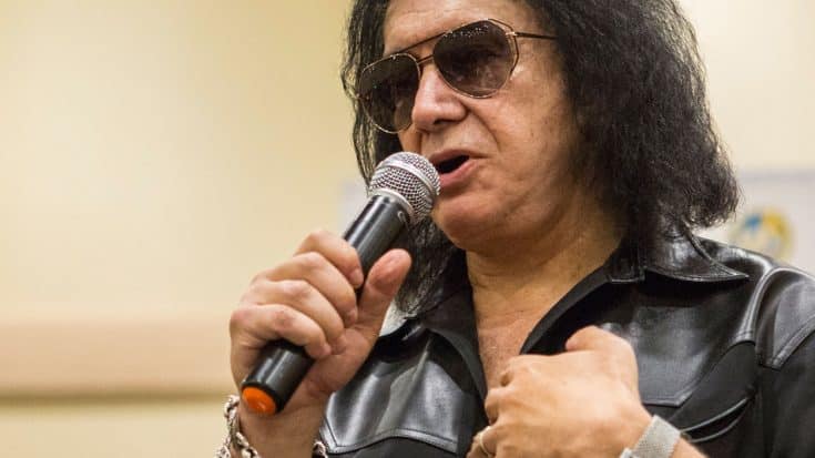 Gene Simmons Takes A Shot At Guitar Players, And Rock Fans Will Never Let Him Live It Down | Society Of Rock Videos