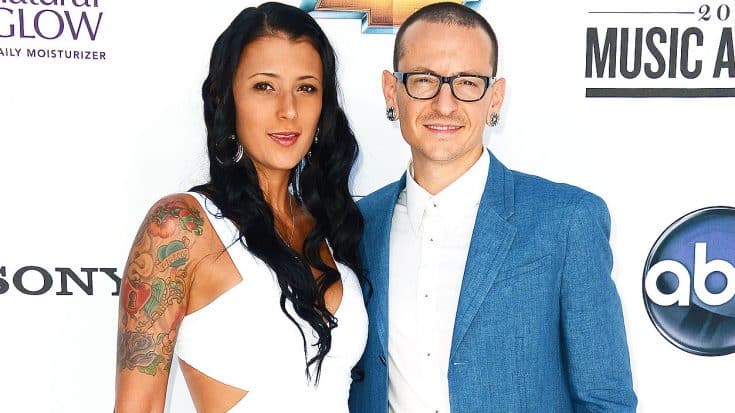 Chester Bennington’s Wife Shares Heartbreaking Family Photo Taken Days Before Her Husband’s Suicide | Society Of Rock Videos