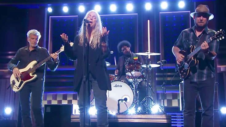 Patti Smith Hits The Tonight Show With An Epic, Rallying Performance of Her Classic ‘People Have The Power’ | Society Of Rock Videos