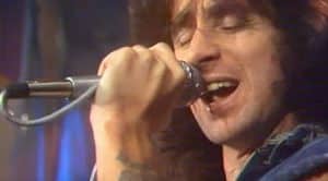 Bon Scott Jams “Highway To Hell” In 1979 – Proves He’s The Real King Of Rock