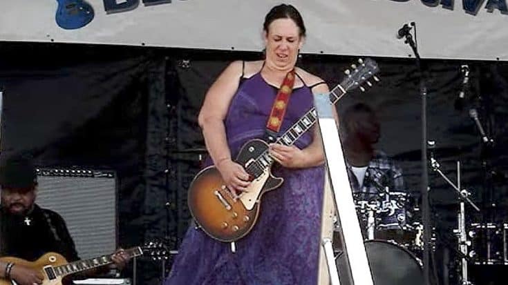You Won’t Believe Your Eyes When You See How This Mama Plays A Guitar! | Society Of Rock Videos