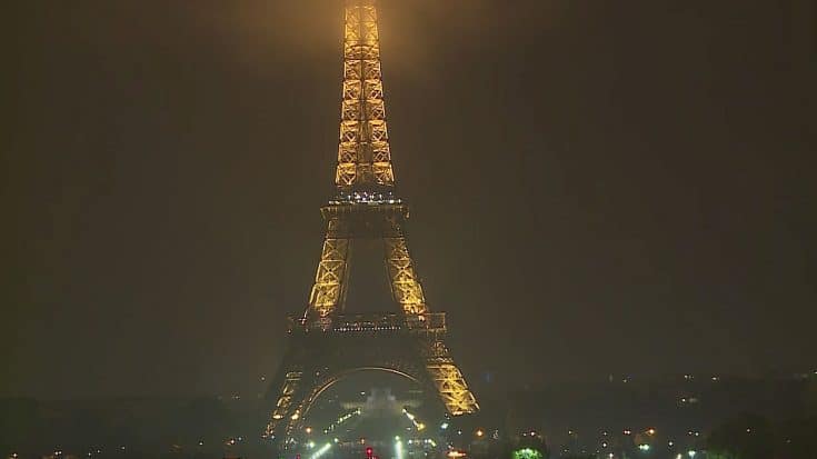 Last Night, The Eiffel Tower Went Completely Dark In Honor Of The Victims Of The Las Vegas Shooting | Society Of Rock Videos