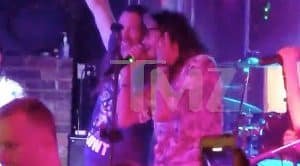 Steven Tyler Overhears Band Playing His Song In A Bar, Stops In, And Shows ‘Em How It’s Really Done