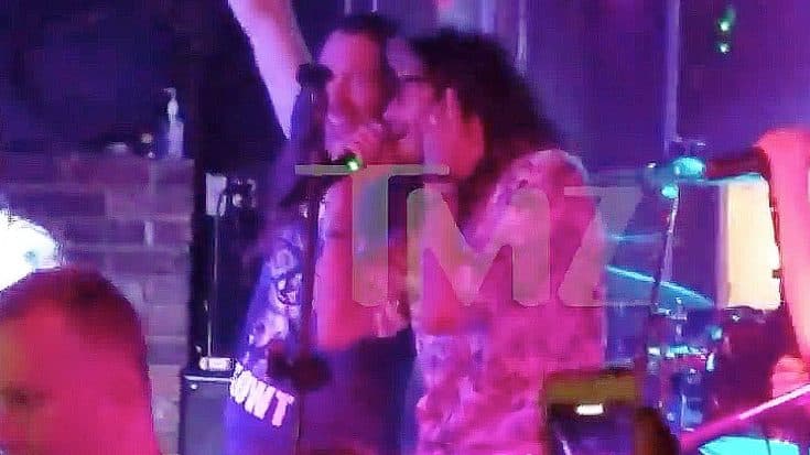 Steven Tyler Overhears Band Playing His Song In A Bar, Stops In, And Shows ‘Em How It’s Really Done | Society Of Rock Videos