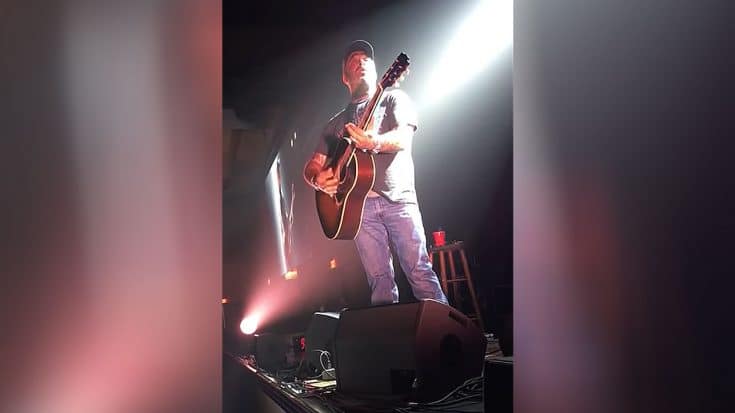 Aaron Lewis Leaves Crowd On The Verge Of Tears With Emotional Tribute To Vinnie Paul | Society Of Rock Videos