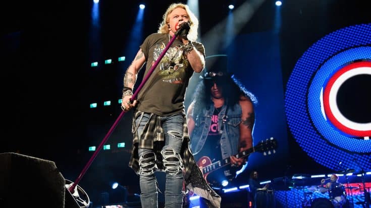 Waitress Reportedly Fired After Taking A Video Of Axl Rose In Brazil | Society Of Rock Videos
