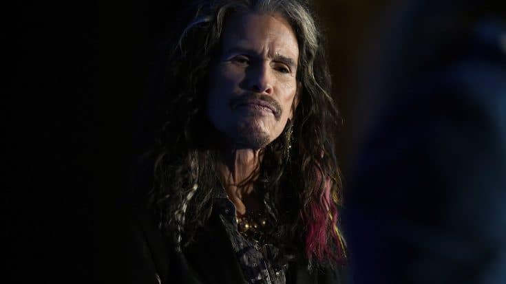 Steven Tyler Had A Selfie Fail On-Stage | Society Of Rock Videos