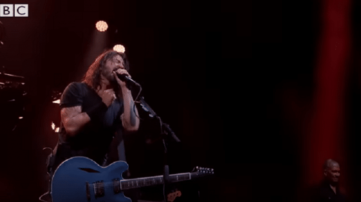 Foo Fighters Cover “Let There Be Rock” By AC/DC In Reading Festival | Society Of Rock Videos