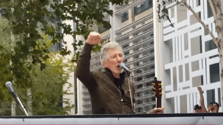 Roger Waters Performs in Rally For Julian Assange | Society Of Rock Videos