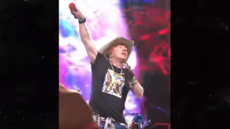 Axl Rose Falls Onstage During Guns N’ Roses Concert In Vegas | Society Of Rock Videos