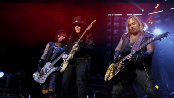 Motley Crue Fan Falls From Upper Level Of Indianapolis Stadium | Society Of Rock Videos