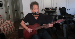 Lindsay Buckingham Sings Publicly For The First Time Since Heart Surgery