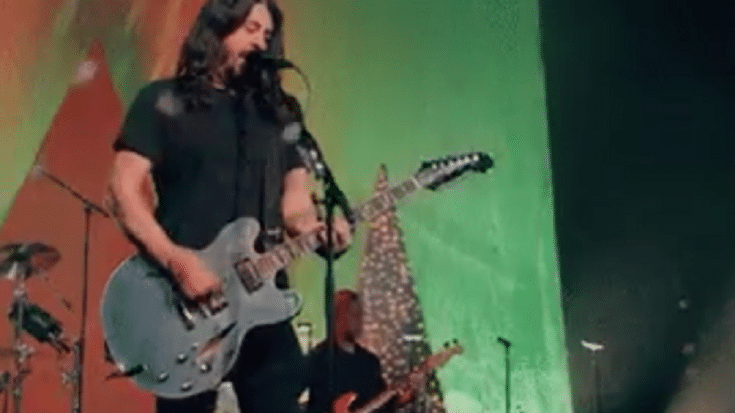 Listen To Foo Fighters Cover Of ‘Run Rudolph Run’ By Chuck Berry | Society Of Rock Videos