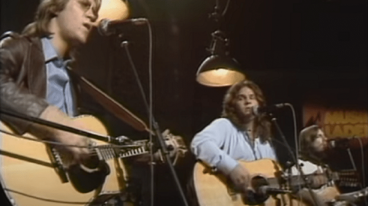 Relive 1975 Through America’s Live Performance Of ‘Don’t’ Cross The River’