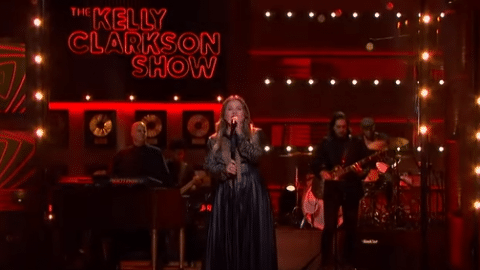 Kelly Clarkson Proves She Can Sing Anything ‘Dude (Looks Like A Lady)’ Cover | Society Of Rock Videos
