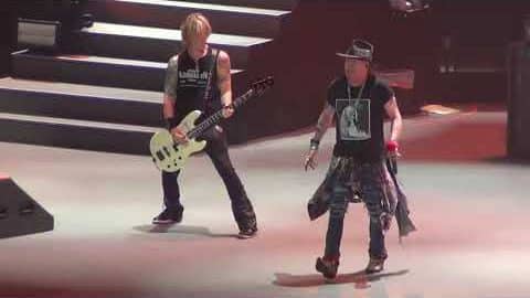 Axl Rose Closed The Show Only Axl Rose Can | Society Of Rock Videos