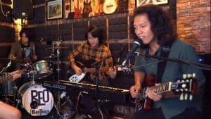 These Guys’ Cover Of “Sultans Of Swing” Deserves Its 2 Million Views And More