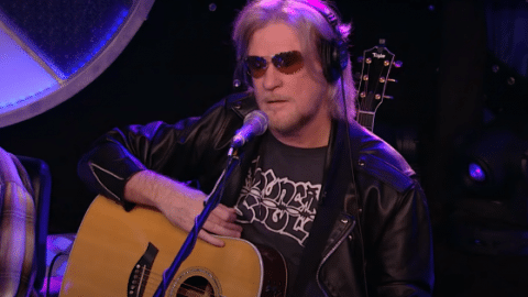 Daryl Hall Reveals He Was Asked To Replace David Lee Roth | Society Of Rock Videos