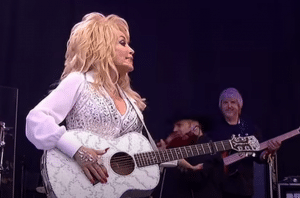Rock Hall Of Fame To Continue Voting For Dolly Parton
